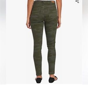 Social Standard-Sanctuary Camouflage Jeans -sz 6 Hi-rise skinny comfort stretch.